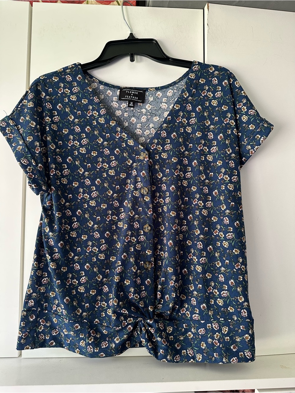 🌼 Flower & Feather Blue Floral Faux Button Tie Front Blouse Medium Boho